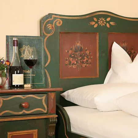 Glocke Weingut Und Vendégház 3*