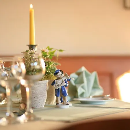 ゲストハウス グロッケ ヴァイングート ウント 3*